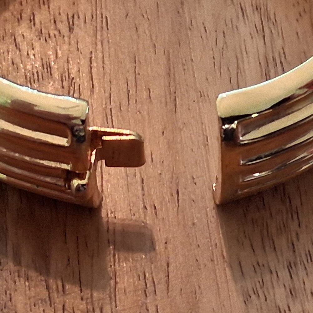 Vintage Gold-Tone Hinged Clamper Bangle Bracelet - Picture 6 of 7
